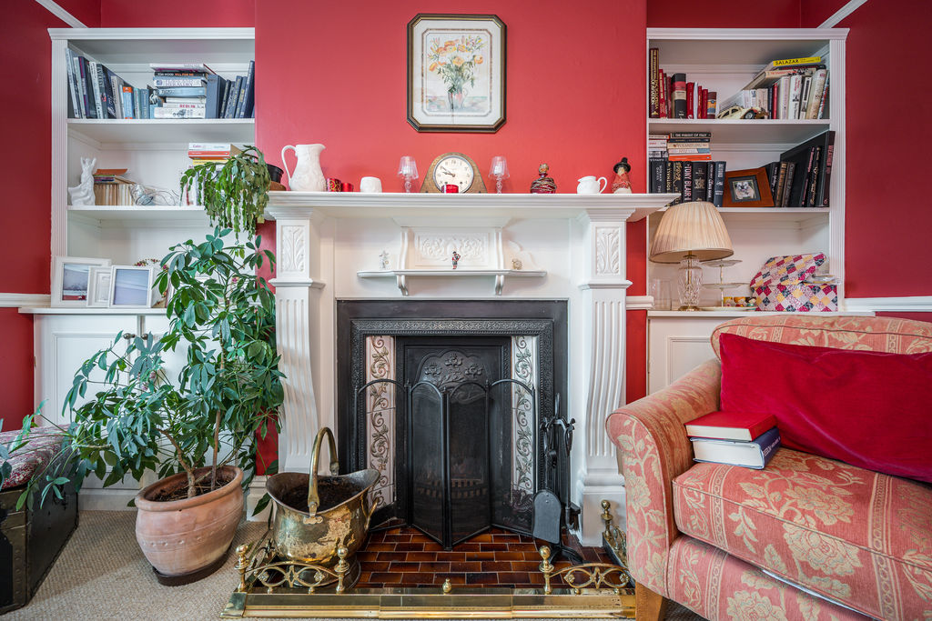 Lounge- click for photo gallery